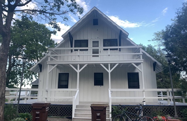 Just 6 Steps From Lake Independence! Great lake get-away near Minneapolis.