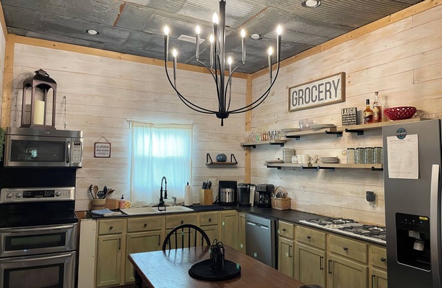 Just A Stone's Throw Cabin nfrom Eminence, Jacks Fork, & Cross County Trail Ride