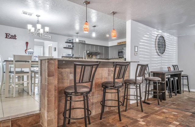 Just Like Home #9: Heart of OKC Spacious Stay for 14 w/swimming pool and b-ball