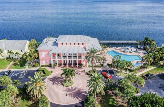 Just Renovated! Stunning Waterfront Views 2BR Hideaway at Coquina Key, St Pete!