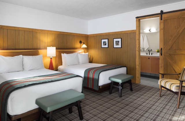 Just What You Were Looking For! Onsite Pool, Free Parking, Pets Allowed