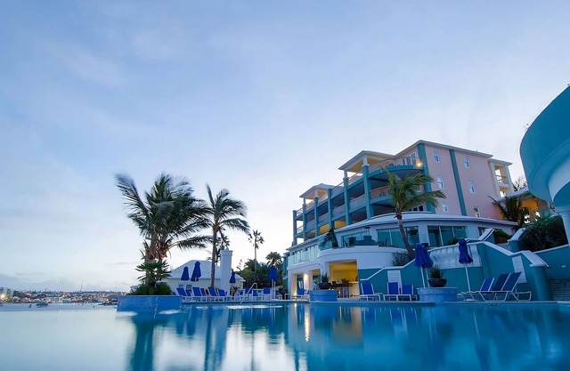 Just What You Were Looking For! 2 Classy Units, Outdoor Pool, FREE Parking!