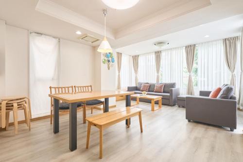 K-Large balcony, Luxury 2Bedroom Condo, 101sqm,Max14 PPL,7mins walk to station, Elevator,QuiteArea