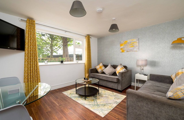 K Suites - Cosy 2 bed Flat w/free Wi-Fi