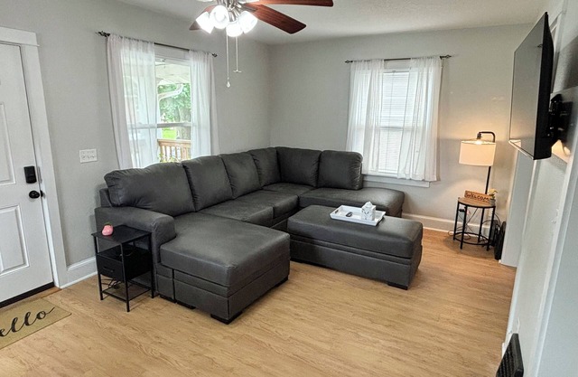 Kadia’s Place-The One With The Private Backyard