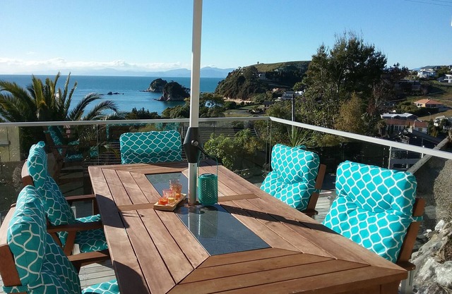 Kaiteriteri Beach Holiday Home, Elevated Sea Views and Mountain Biking Trails