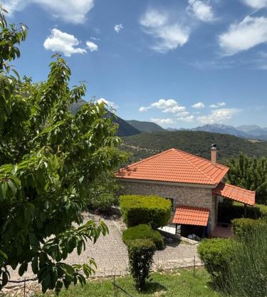 Kalavryta Villa Nano with fireplace and next the Ski Centre