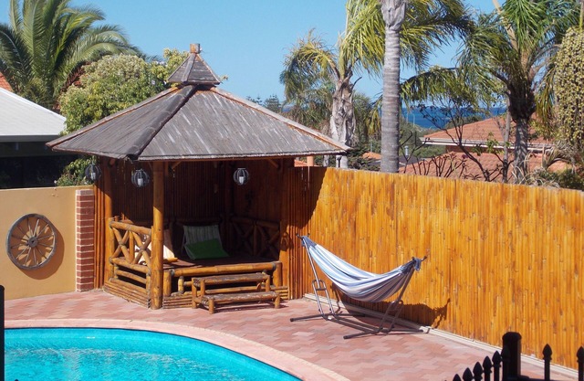 "Kallaroo Garden Cottage" - Close to magnificent beaches!