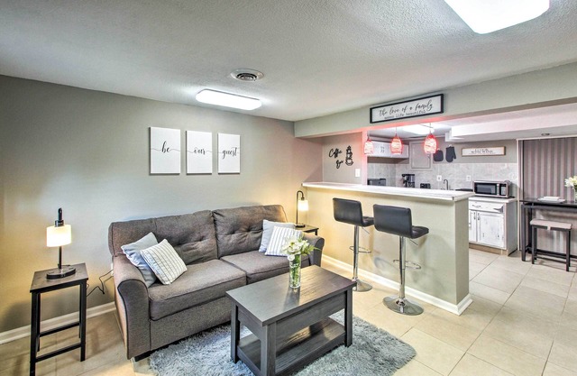 Kansas City Vacation Rental - 10 Mi to Dtwn!