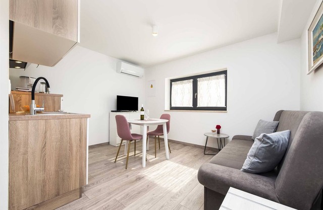 KATARINA One-Bedroom Apartment with Terrace 2
