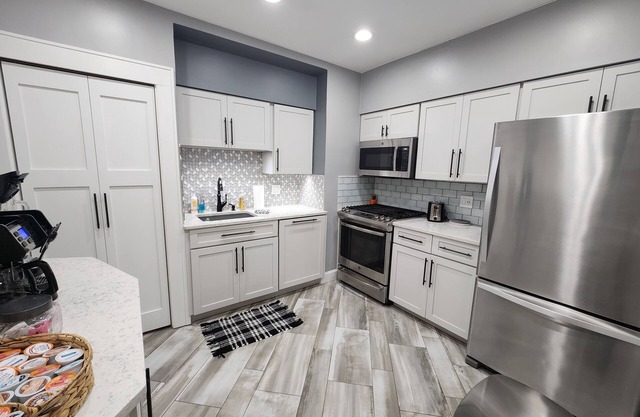 Katherine's Cozy Bungalow! No Check-out List!