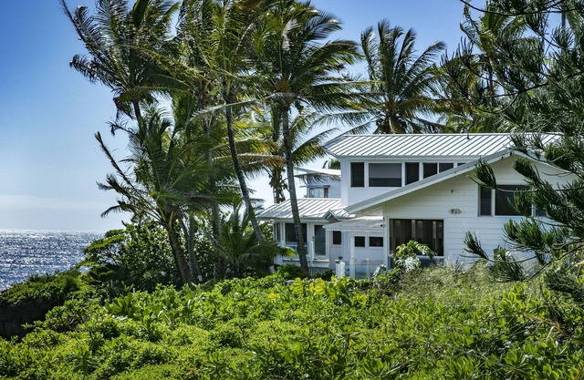 Kehena Beach Oceanfront Retreat - Incredible Views of Ocean from Every Room