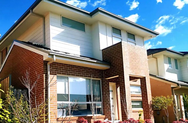 Kellyville Adorable 5Br - Closed to Shops & Parks