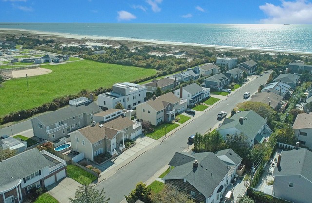Kensington Private Beach House with Ocean Views and Dipping pool