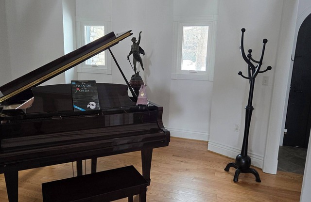Kentucky Derby 2025 Rental: Spacious Home for Families & Couples