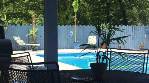 Kentucky Lake Pool Home in Moors Resort Area