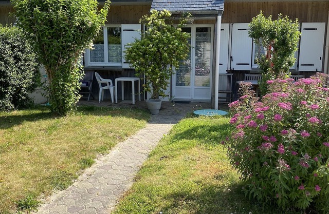 Ker Gaston Gite with garden view