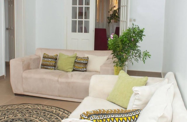 Kerr Ayo's One Bedroom Apartment, 5 minutes Away from Senegambia Beaches.