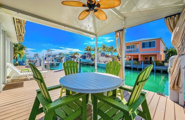 Key Lime Time 2 bedroom 1 bath Conch house with 2