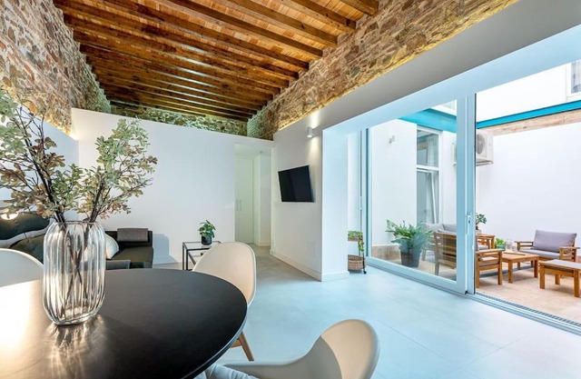 KEYWISE Encantador apartamento Nordico en el centro 2 habitaciones y dos baños con terraza patio