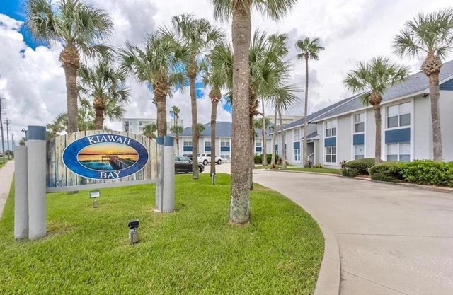 Kiawah Bay 107 - 2 Bedroom 2 Bath Steps To The River And Ocean!