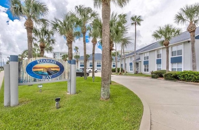 Kiawah Bay 107 - 2 bedroom 2 bath steps to the river and ocean!
