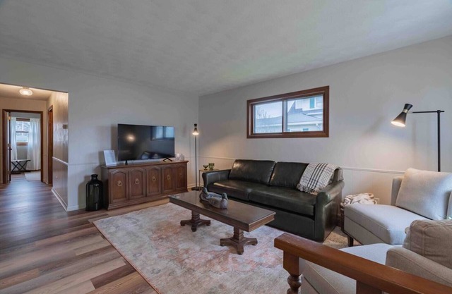 Kick off your shoes and relax with the whole family at this peaceful 1970’s ranch