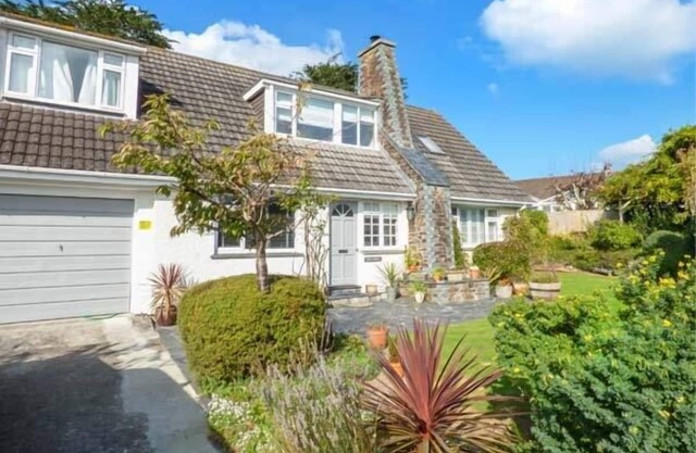 KILCARREG, family friendly, luxury holiday cottage in Rock