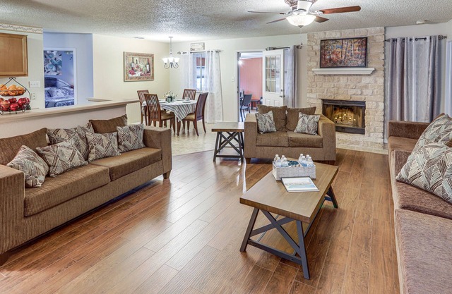 Killeen Home w/Sunroom ~ 8 Mi to Fort Cavazos!