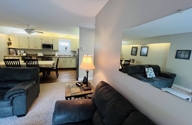 Kimberley 2BR-Ski-Hike-Golf-Hot Tub-Pool