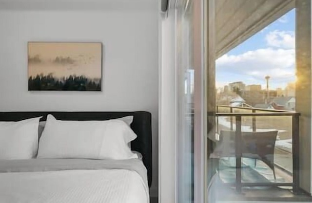 King Bed | Mins to Saddledome | Cgy Tower Views