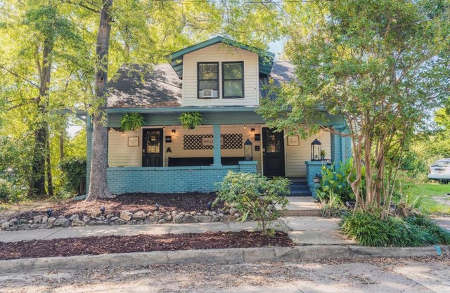 King bed open floorplan in heart of Bham