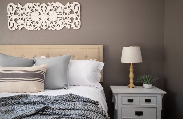 King Bed - Pet Friendly - EV Charger - Emersen’s Place