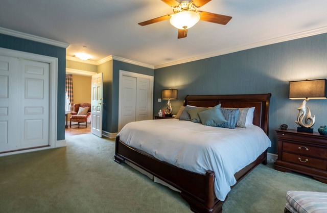 King Estate Suite w/His & Hers Bathrooms at Blueberry Hill Estate
