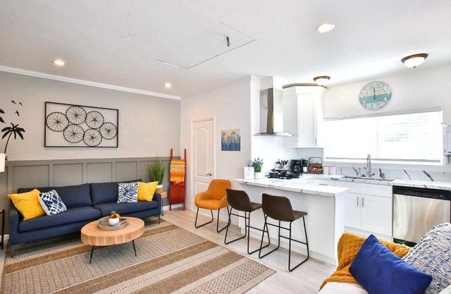 King Garden Suite - 10 mins to Beach and LAX
