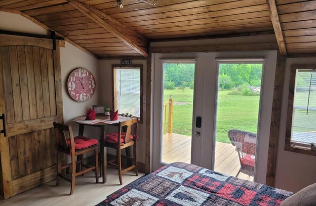 King Guesthouse with Panoramic Mt Views & Firepit