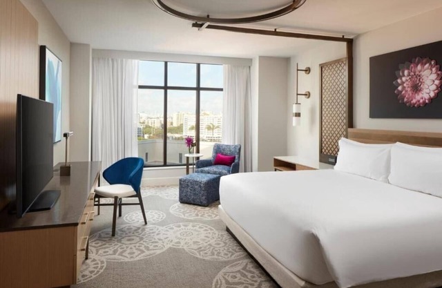 King Room Near Americana kitchen MIA