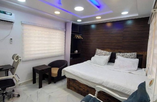King's court luxury Suite #1