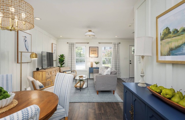 King Street Retreat: Charming, Fully Updated Townhome. Excellent Location!