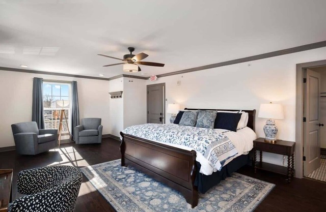 King Studio on Main|Parkville|Cozy&Relaxing