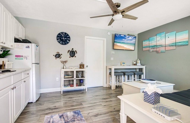 King Suite Condo with bath
