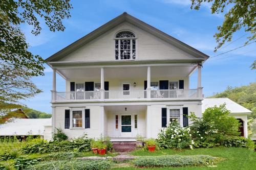 Kingdom Valley Farmhouse