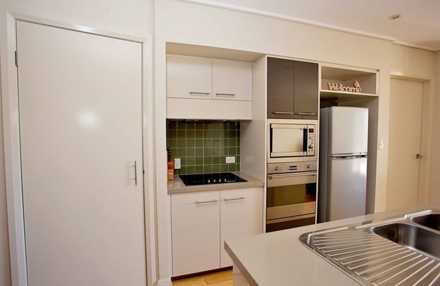 Kingfisher - Three-Bedroom Beachside Escape in Agnes Water, with Heated Communal Pool