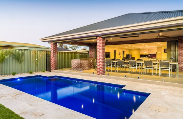 Kings House - SOLAR POOL! *FREE weeknight June-Aug for Fri/Sat booking! Enquire!