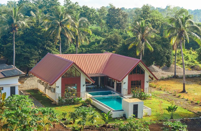 Kings Manor Vacation Rental - Charming 3 bedroom Villa with Private Pool