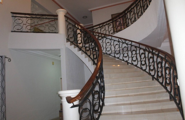 Kipe Dadia Situated in Conakry, provides a garden and terrace. Located around 1.