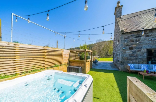 Kirkton Family Farmhouse, Alford