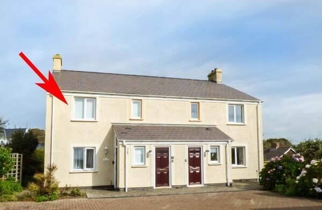 KITTIWAKE, country holiday cottage, with a garden in Solva