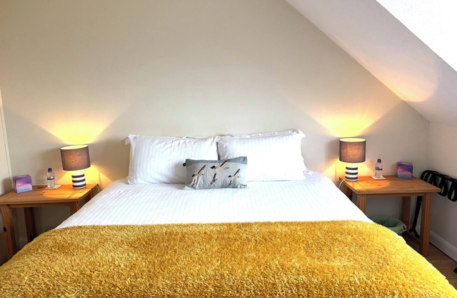 KITTIWAKES - Spacious seaside retreat in the heart of town