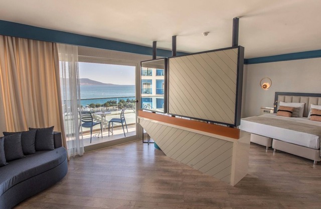KIZ KUMU PLAJINA 5DK MESAFEDE COCUK OYUN SALONU İLE AİLE BOYU APARTMAN DAİRESİ